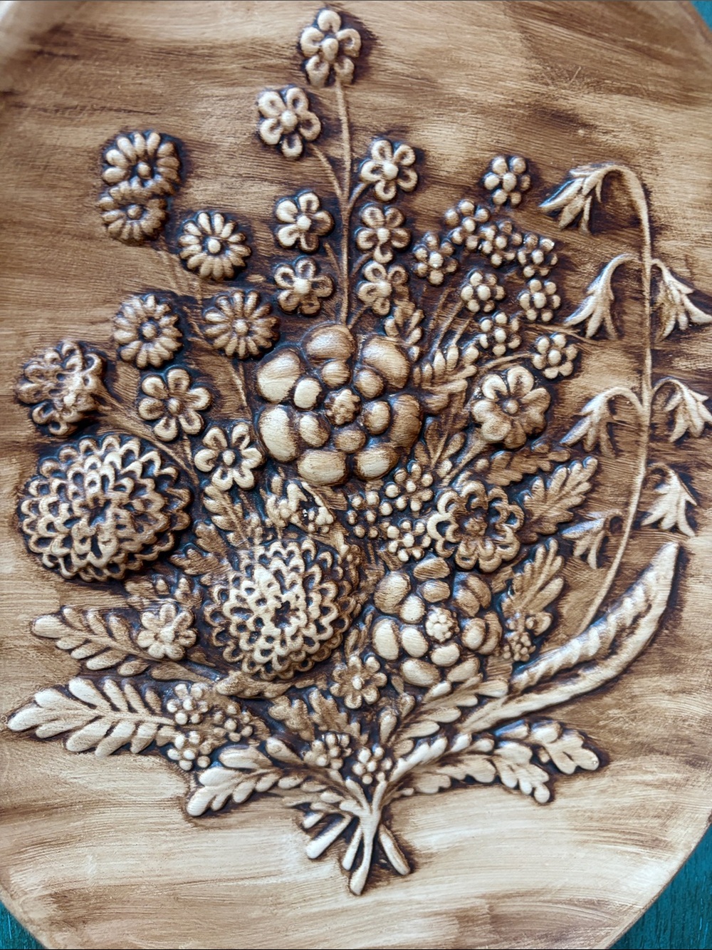1981 Ceramic Floral Wall Plaques Set of 2 - Picture 4 of 12